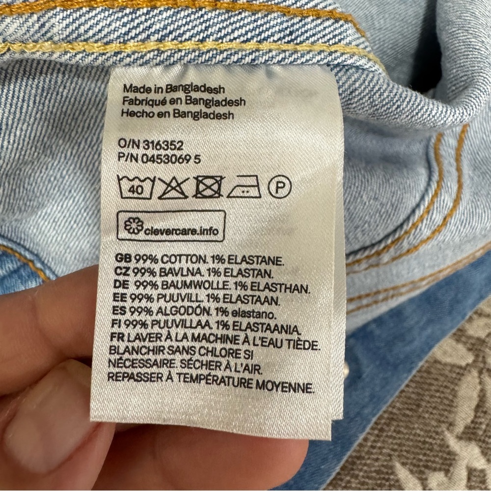 3/$20 H&M L.O.G.G. Classic Light Wash Denim Jacket Women’s Size 8 - Picture 13 of 14